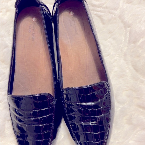 8.5 black Clark’s patent leather loafer with shoe stretcher - Picture 3 of 5